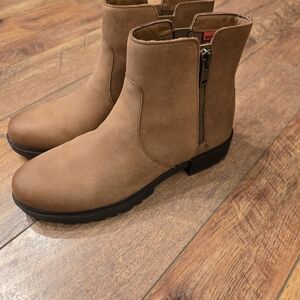 Sorel Emelie™ II Zip Waterproof Ankle Boots Size 9-9.5 MSRP $139